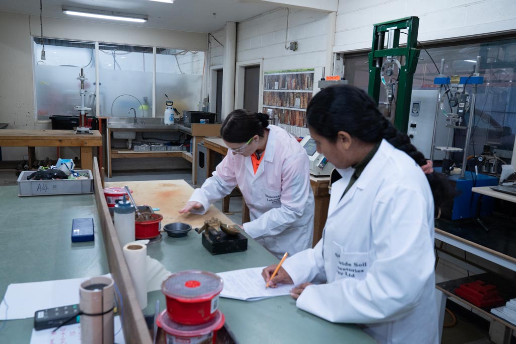 Liquid and plastic limit laboratory test equipment